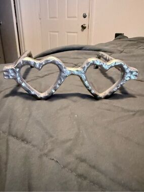Source Unknown Silver Heart-Shaped Decorative Sculpture